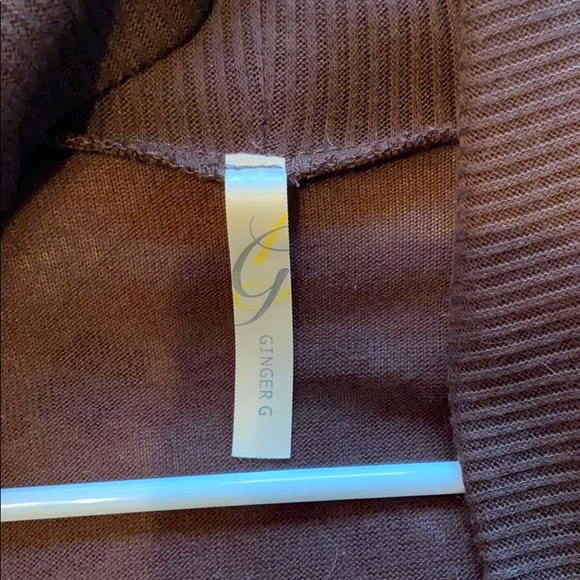 Cross button sweater - Picture 4 of 4